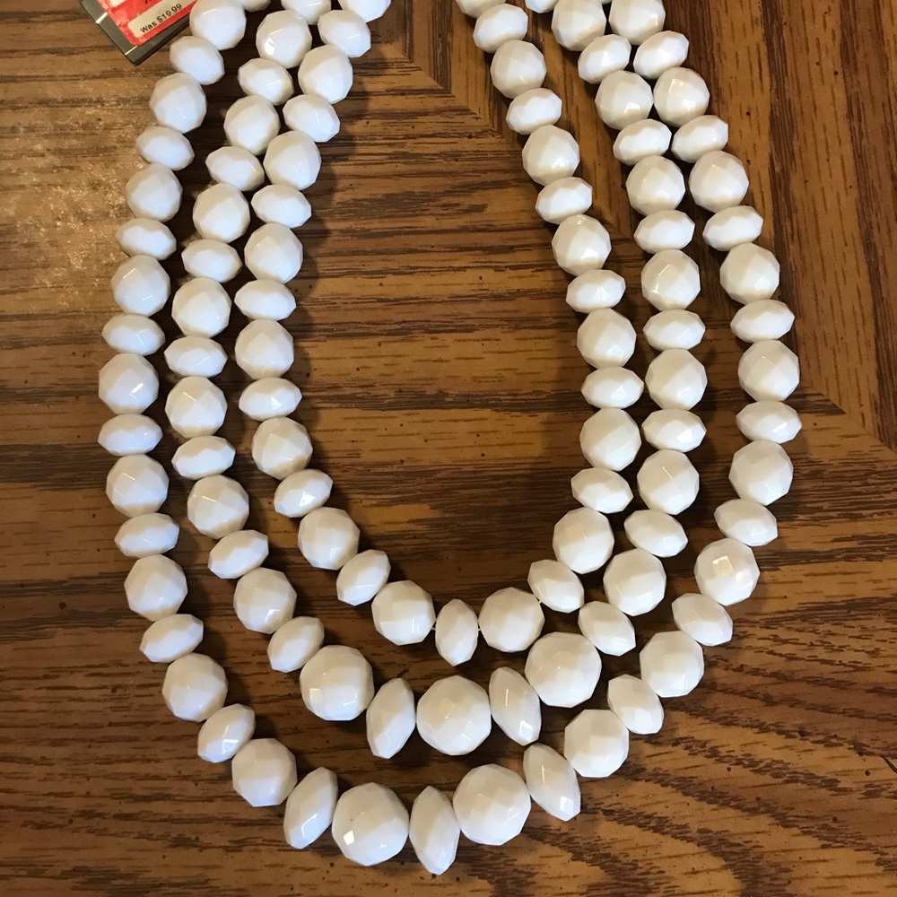 White statement necklace